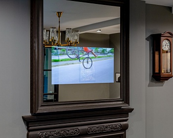 Зеркальный телевизор с камином